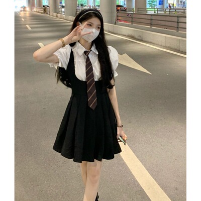 吊带小黑裙背带连衣裙少女百褶裙