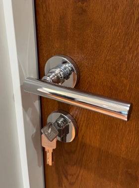 依佰利不锈钢银色亮铬门锁美式金色门锁轻奢室内黑色静音分体门锁