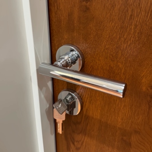 依佰利不锈钢银色亮铬门锁美式金色门锁轻奢室内黑色静音分体门锁