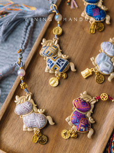 广西壮锦手工双面可爱招财小马包挂饰挂件钥匙扣伴手礼物纪念品