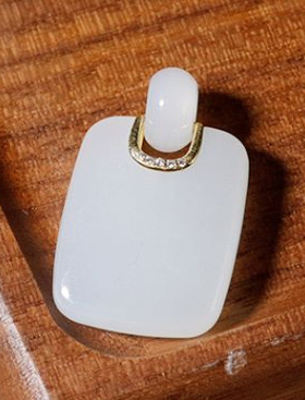 顺意方牌·18k金和田玉白玉方牌吊坠