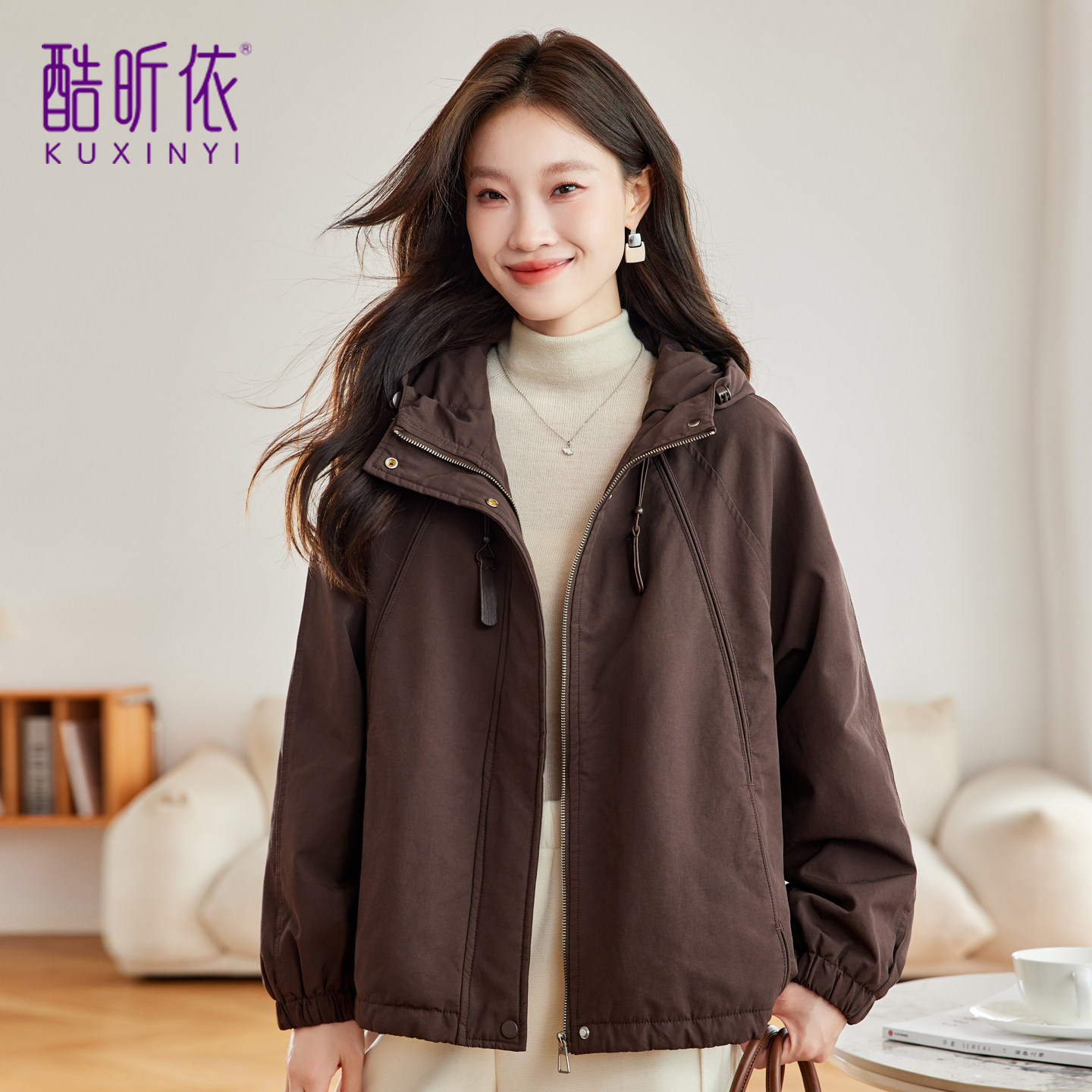 时尚短款连帽加绒派克服女2026年秋冬新款宽松大码纯色减龄棉衣服