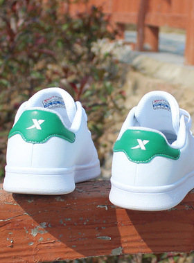 特步板鞋男鞋正品防水低帮韩版春秋季新款学生百搭白色休闲鞋男潮