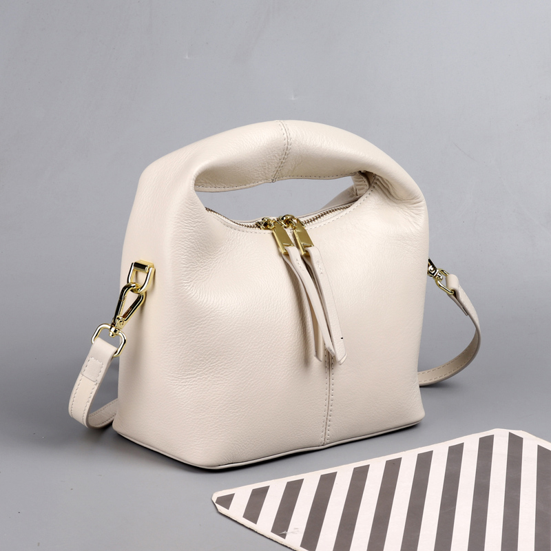 洋气时尚风质感牛皮手提包