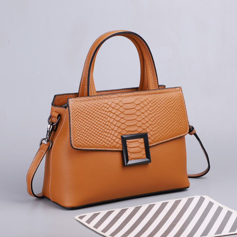 YELODE斜挎包宽带牛皮通勤女包