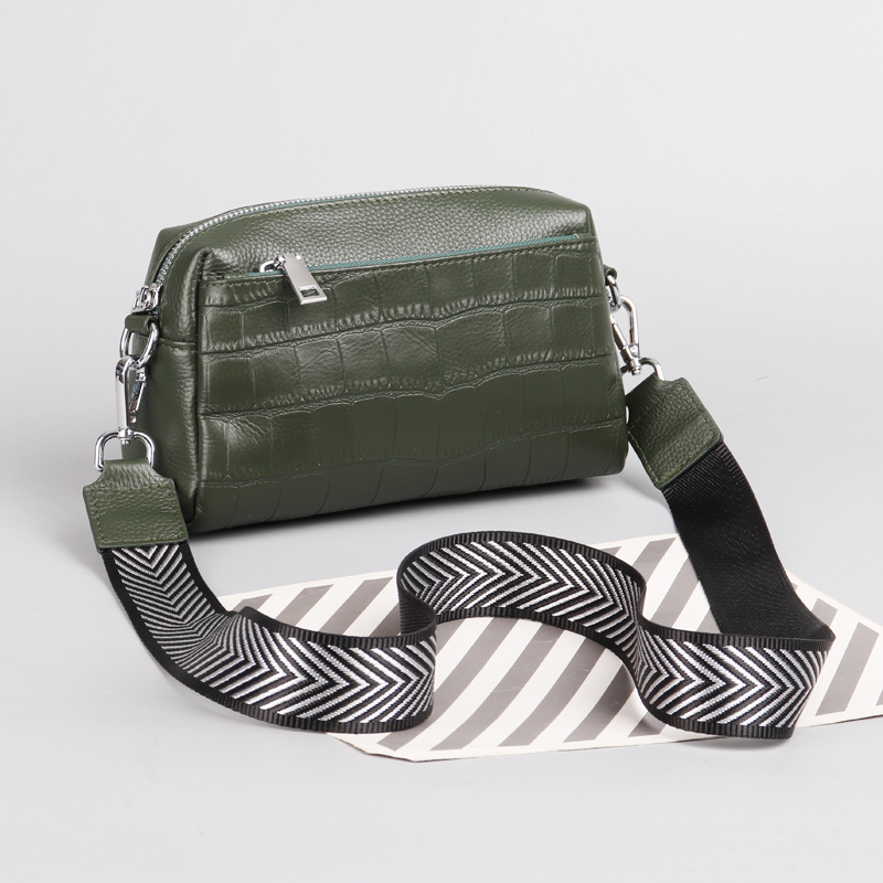 多口袋小包3个隔层宽带真皮女包