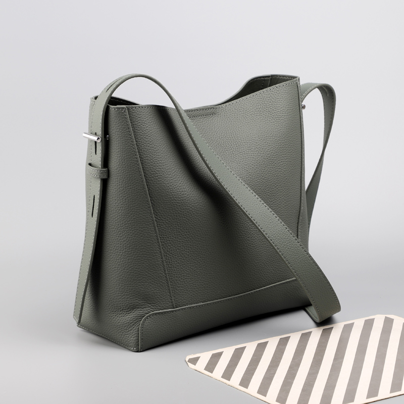 YELODE大容量水桶包宽带真皮女包