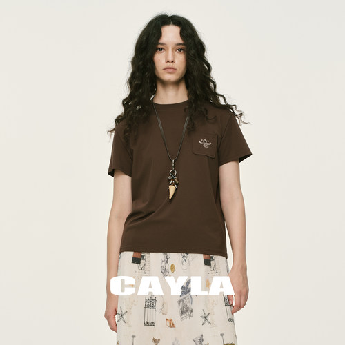CAYLA圆领刺绣口袋短袖T