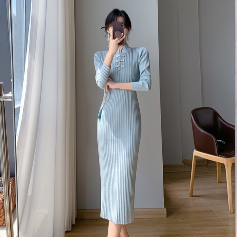 复古中国风盘扣立领针织连衣裙女秋冬修身中长款包臀配大衣毛衣裙
