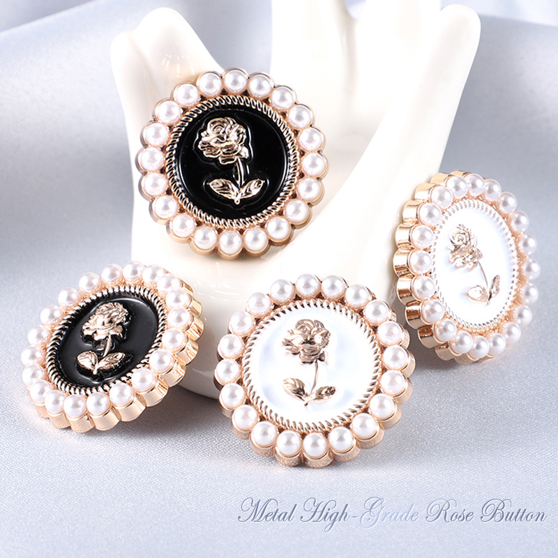 小香风珍珠扣高端金属复古毛衣开