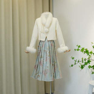 国风新中式重工盘扣狐狸毛围脖羽绒短款毛呢外套马面裙时尚套装女