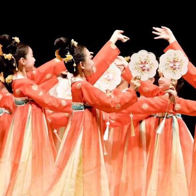 俏扇妆钿演出服儿童古典舞表演
