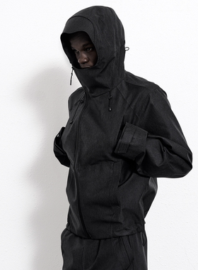 BEVAN UP| 牛仔肌理 侧角弧拉链全压胶防水冲锋衣