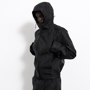 BEVAN UP| 牛仔肌理 侧角弧拉链全压胶防水冲锋衣