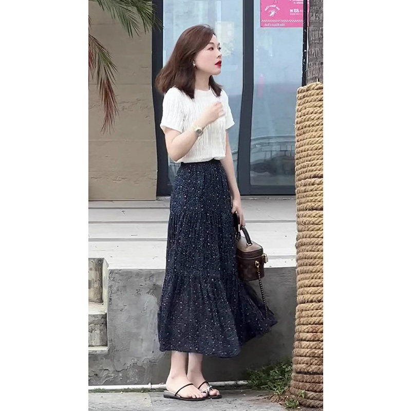 设计感显瘦高腰半身裙子时尚