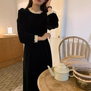 实拍秋新款韩系穿搭法式减龄花边撞色收腰显瘦黑色打底丝绒连衣裙