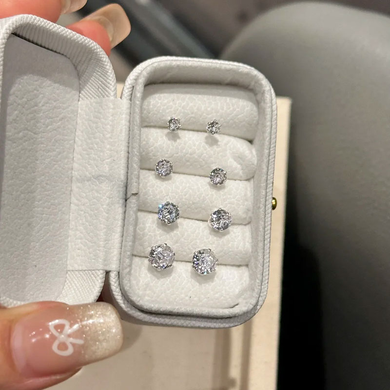 超闪白色锆石耳钉女精致耳棒