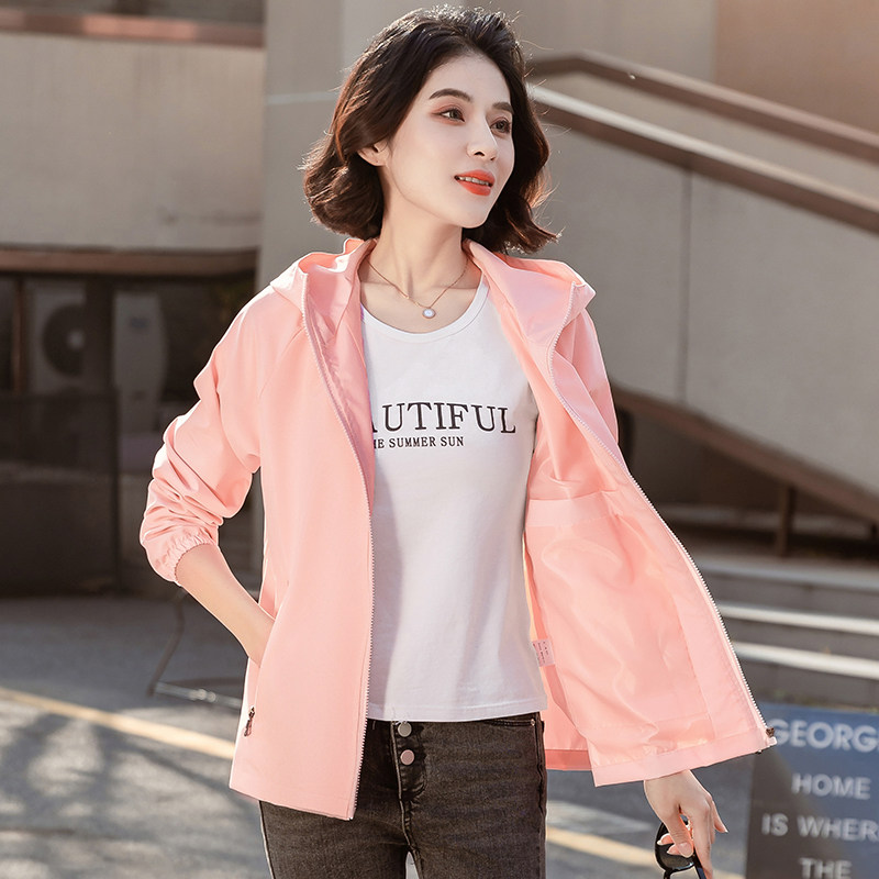 新款户外休闲百搭连帽冲锋衣春秋轻薄款修身防晒衣夹克时尚外套女