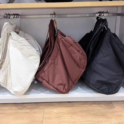 男女通用型蓬松挎包斜挎单肩包