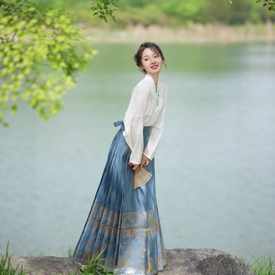 满庭芳明制新中式马面裙汉服套装