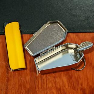 迷你便携式日式口袋烟灰缸带钥匙扣金属小烟灰盒随身携带车载烟缸