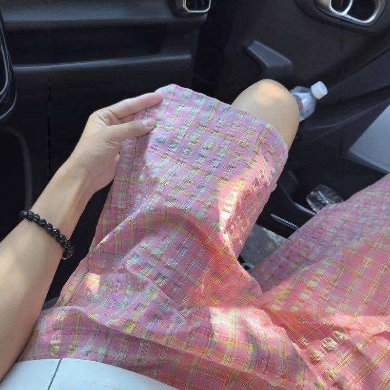 休闲粉色夏季肌理泡泡纱格纹速干短裤感沙滩冰丝裤子女款男五分裤