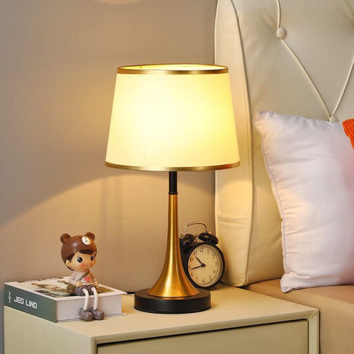 新特丽台灯卧室床头灯ins少女北欧创意 简约现代轻奢客厅书桌装饰