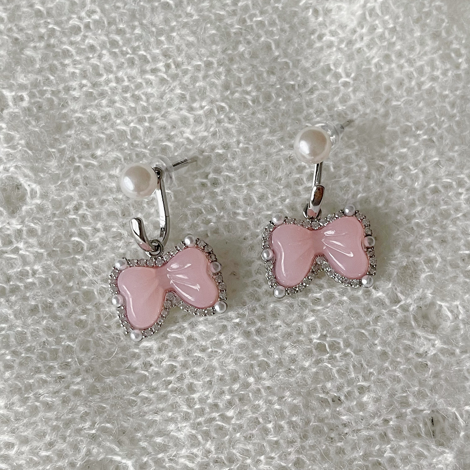 浅粉珍珠锆石蝴蝶结少女感耳钉
