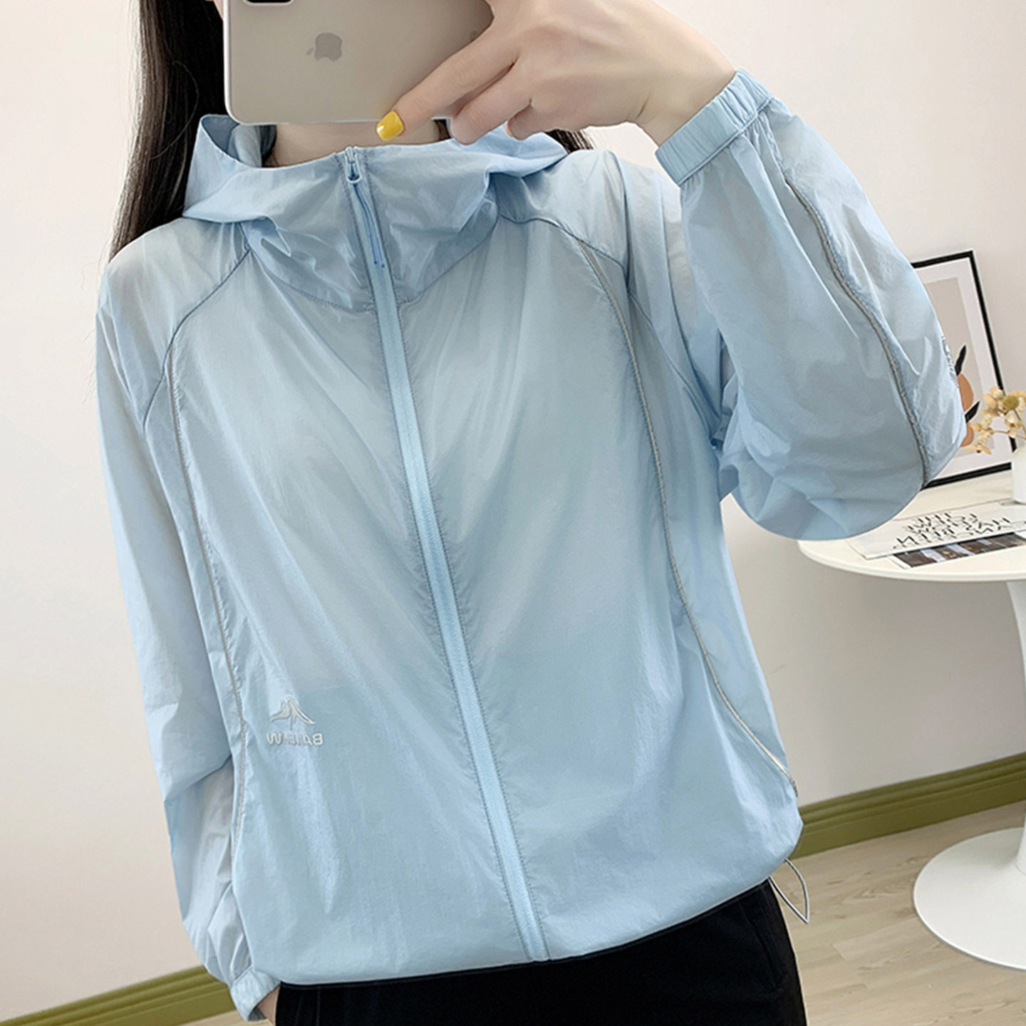 百勒户外女超薄防水连帽防晒衣