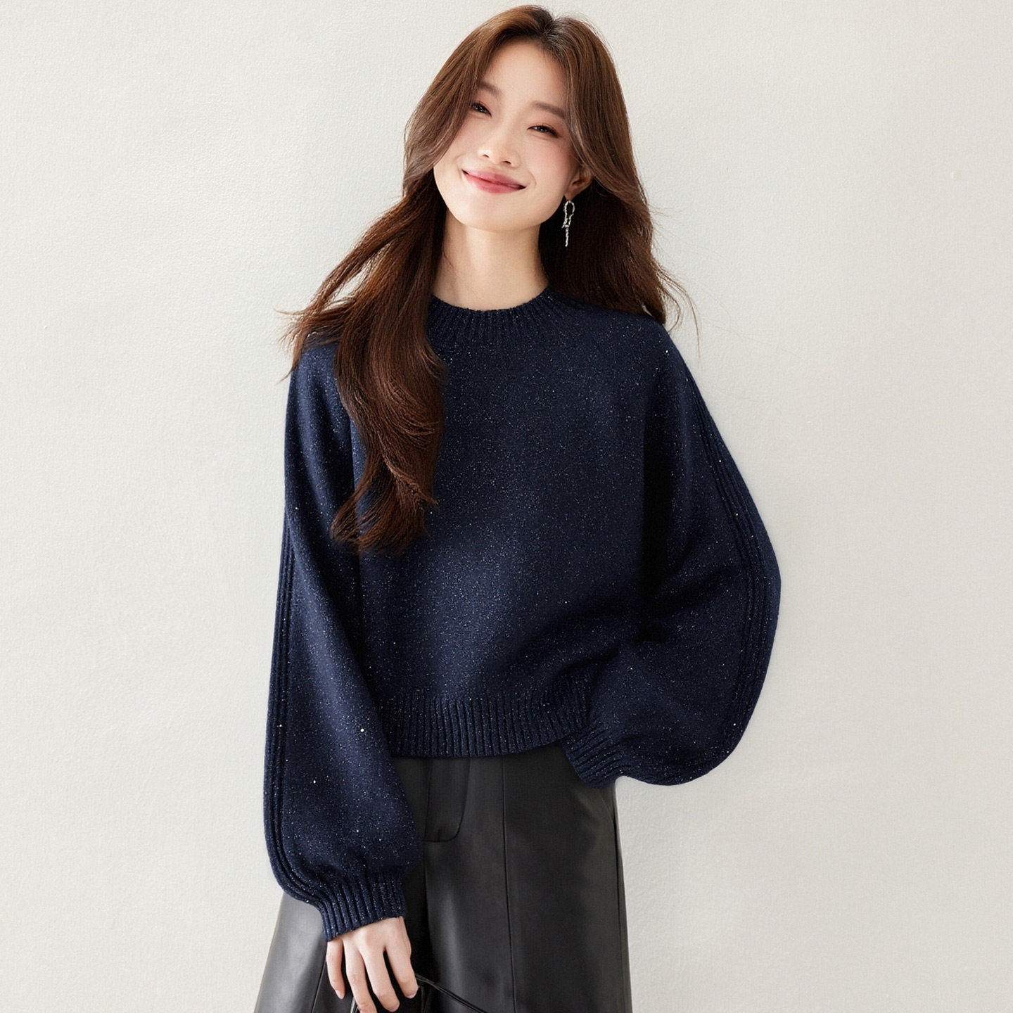 2025新款圆领亮片毛衣女秋冬打底衫上衣宽松慵懒灯笼袖针织羊毛衫