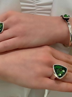 西班牙小众复古三角大宝石戒指