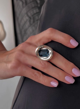 西班牙小众潮牌绿宝石戒指女高级感轻奢U家复古小众设计感戒指