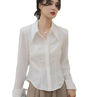 早秋款设计感小众高级法式尖领白色衬衫女士修身显瘦气质缎面上衣