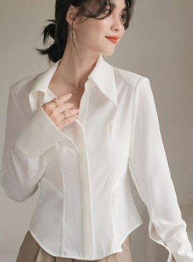 尖领白色衬衫女士早秋款设计感小众高级法式修身显瘦气质缎面上衣