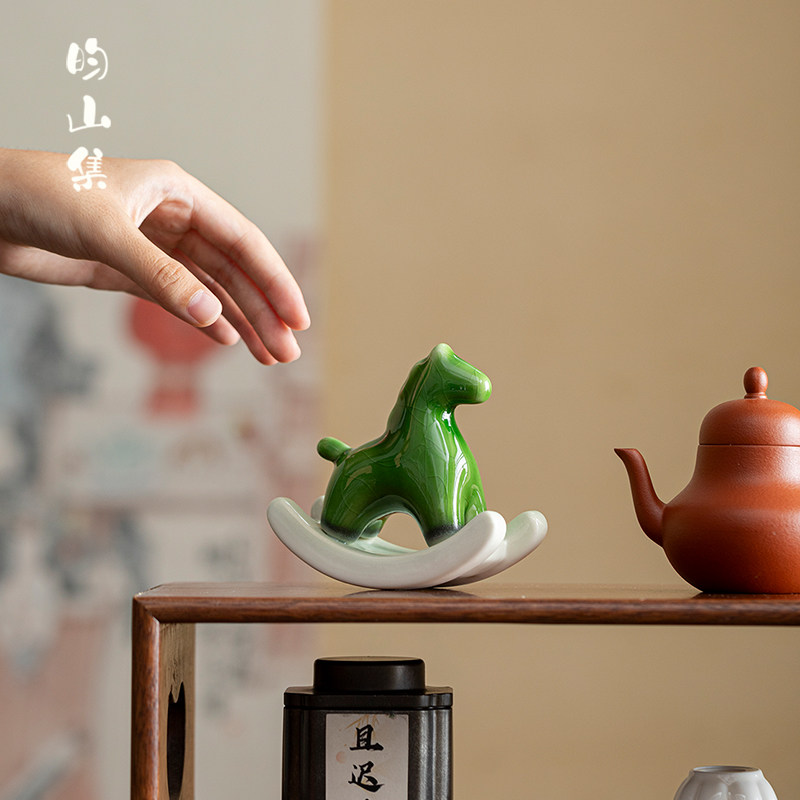 陶瓷茶宠摇摇小马创意茶玩桌面小摆件迷你可爱书房客厅玄关装饰品