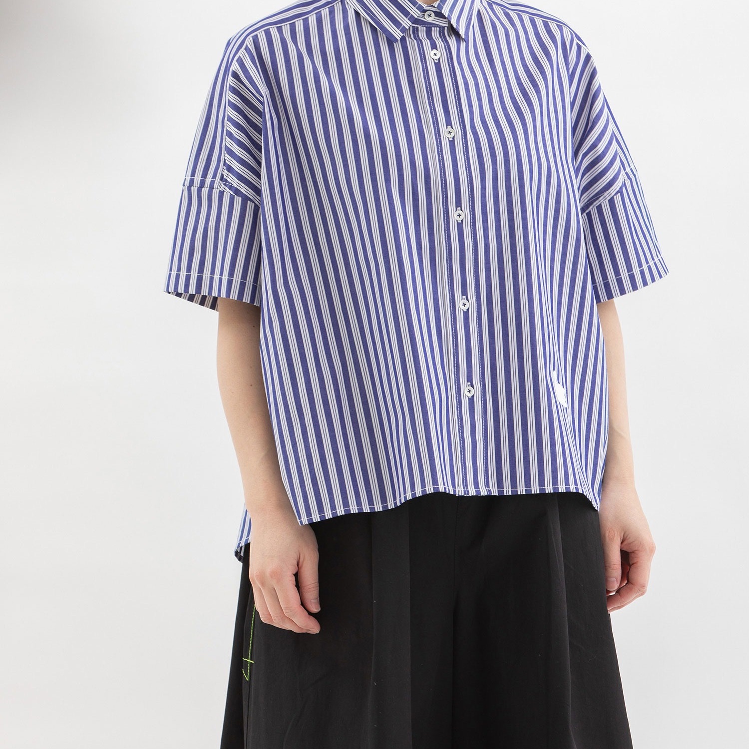 奇峰日系2025夏款nop下摆可爱天鹅刺绣翻领短袖衬衫上衣女