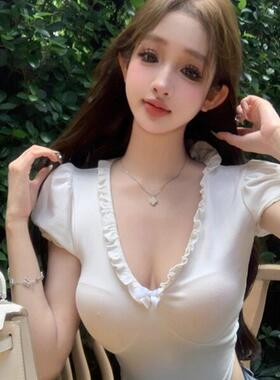 甜美减龄小个子木耳边V领修身短袖T恤女甜辣白色泡泡袖短款上衣