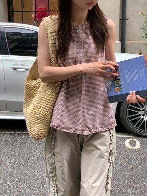 显白豆沙格纹木耳边宽松显瘦背心