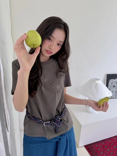 简约百搭显瘦立体贴布绣花T恤