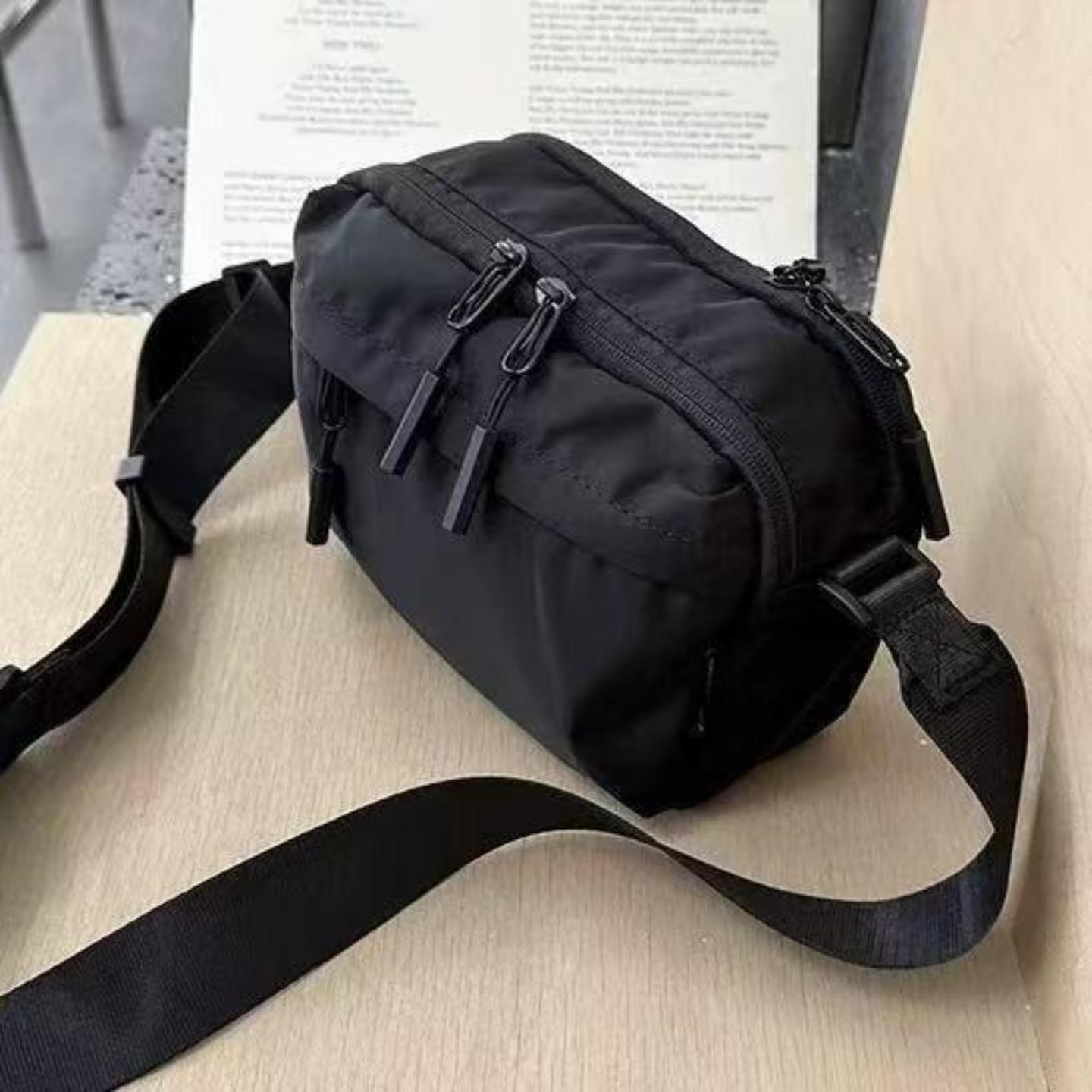 日系防尼龙布黑色小方包新款轻便休闲多口袋斜肩包男女手机挎包