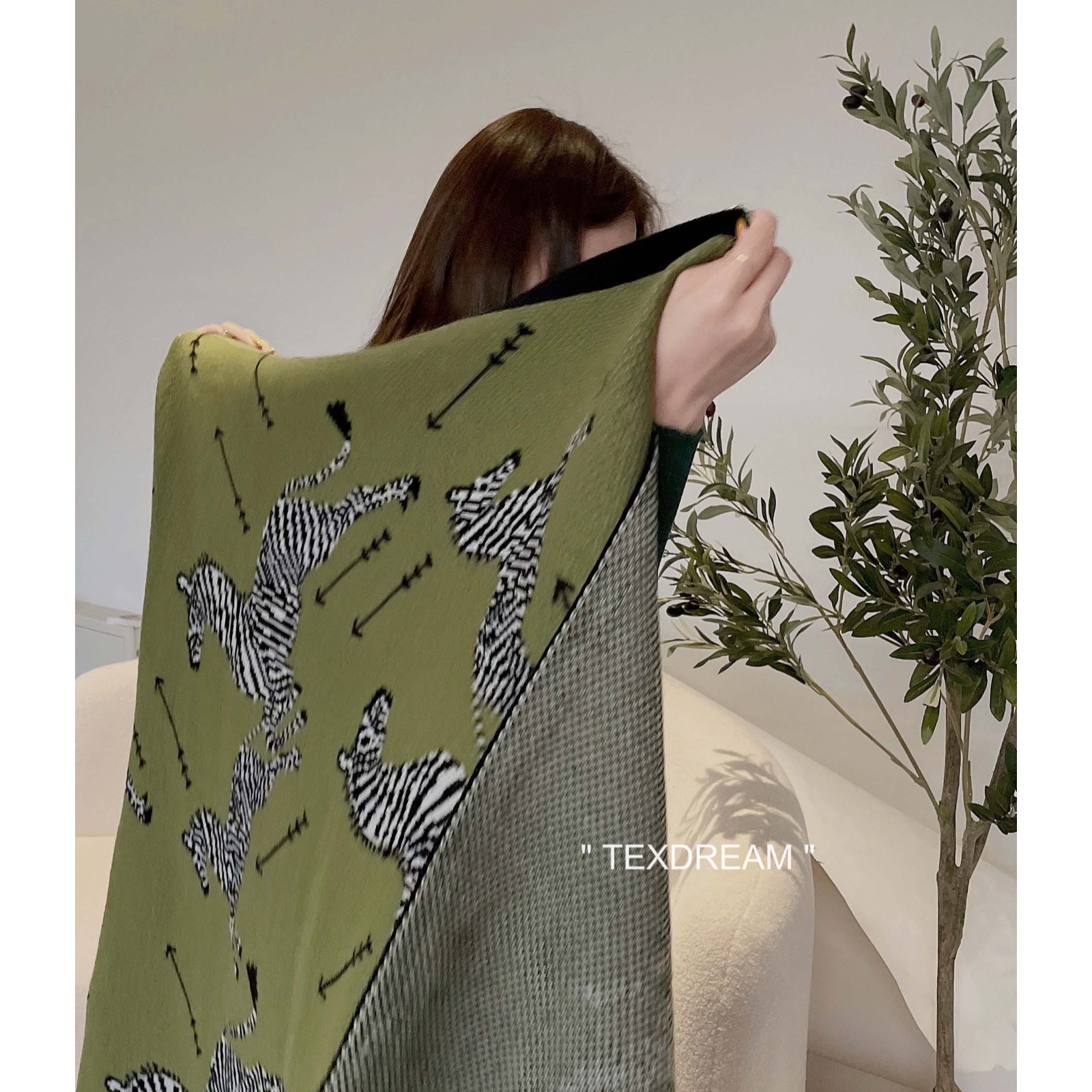 满座中古设计款橄榄绿斑马刺绣抱枕客厅沙发午睡盖毯床头靠枕含芯