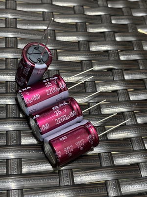 2200UF 35V 日本伊娜 ELNA 音频电容 35V2200UF 16*25 RA3 紫红袍