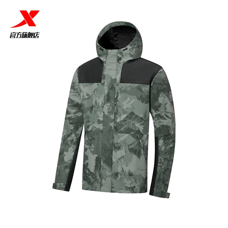 特步户外冲锋衣男款防风保暖秋冬款迷彩宽松休闲运动风衣连帽外套