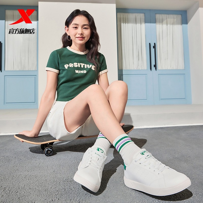 官方正品特步板鞋情侣小白鞋女2025新款休闲运动鞋874118310012