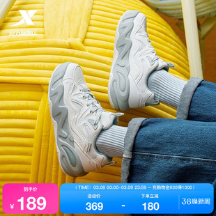 特步萌仔鞋女鞋2026春季新款正品革面休闲鞋增高学生运动鞋女士鞋