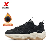 Темнокожая женщина]