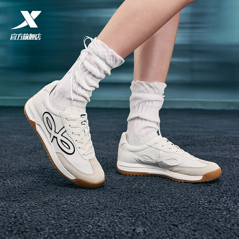 特步小野花薄底女子赛车鞋