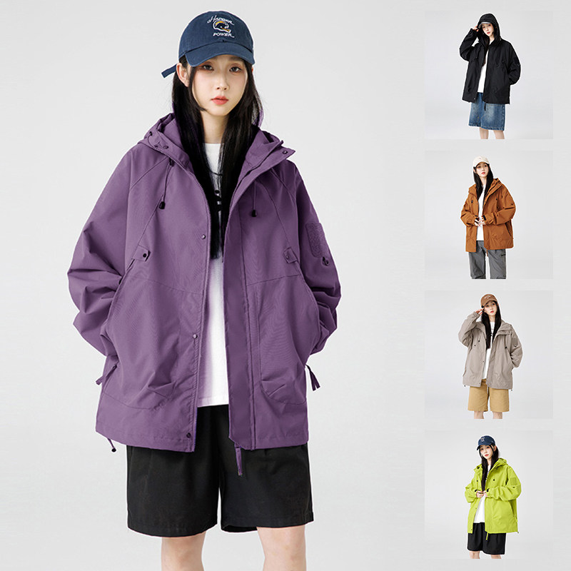 红色户外冲锋衣女款2024年新款三防外套春秋款登山服徒步露营夹克