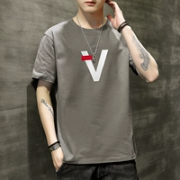 Темно -серой