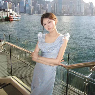 气质高级感温柔小飞袖蓝色碎花连衣裙女夏季小个子中长款收腰裙子